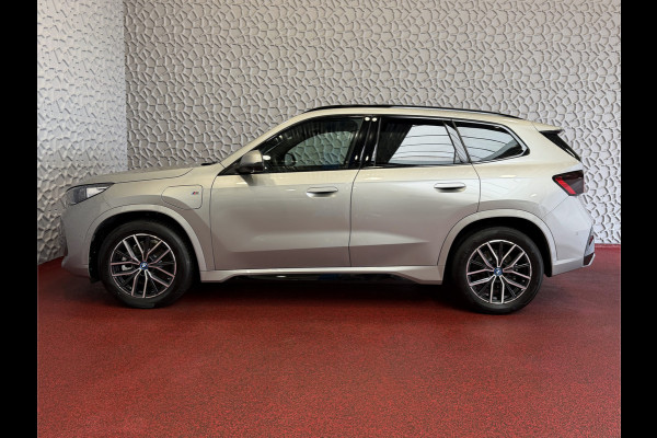 BMW X1 XDRIVE 25E M-SPORT LED PANO.SCHUIFDAK HEADUP ELEK.KLEP NAVI 360.CAM STOELVERW M-SHADOW LINE ELEK.STOEL ZWARTE.HEMEL 06/2025 PHEV PLUG IN HYBRID AWD 4X4 4WD ✅ Top Auto's. Al 30 Jaar uw Bmw Specialist in ,  BMW M / M Sport / PHEV / HEV / Hybrid / Mhev / 25e / 30e / xDrive25e // xDrive30e / sDrive18i / sDrive20i / sDrive23i ✅