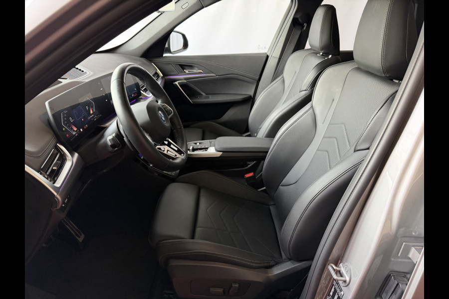 BMW X1 XDRIVE 25E M-SPORT LED PANO.SCHUIFDAK HEADUP ELEK.KLEP NAVI 360.CAM STOELVERW M-SHADOW LINE ELEK.STOEL ZWARTE.HEMEL 06/2025 PHEV PLUG IN HYBRID AWD 4X4 4WD ✅ Top Auto's. Al 30 Jaar uw Bmw Specialist in ,  BMW M / M Sport / PHEV / HEV / Hybrid / Mhev / 25e / 30e / xDrive25e // xDrive30e / sDrive18i / sDrive20i / sDrive23i ✅