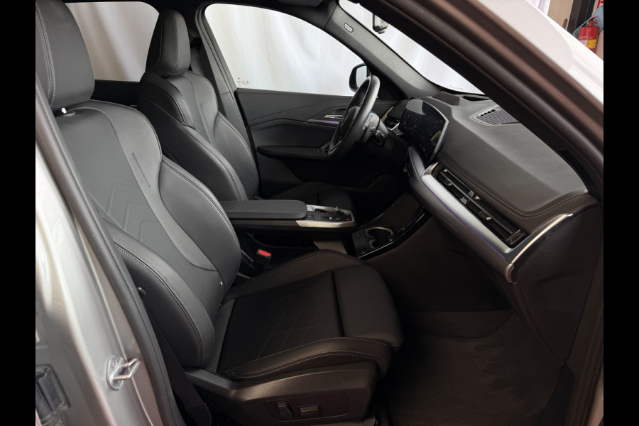 BMW X1 XDRIVE 25E M-SPORT LED PANO.SCHUIFDAK HEADUP ELEK.KLEP NAVI 360.CAM STOELVERW M-SHADOW LINE ELEK.STOEL ZWARTE.HEMEL 06/2025 PHEV PLUG IN HYBRID AWD 4X4 4WD ✅ Top Auto's. Al 30 Jaar uw Bmw Specialist in ,  BMW M / M Sport / PHEV / HEV / Hybrid / Mhev / 25e / 30e / xDrive25e // xDrive30e / sDrive18i / sDrive20i / sDrive23i ✅