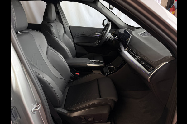 BMW X1 XDRIVE 25E M-SPORT LED PANO.SCHUIFDAK HEADUP ELEK.KLEP NAVI 360.CAM STOELVERW M-SHADOW LINE ELEK.STOEL ZWARTE.HEMEL 06/2025 PHEV PLUG IN HYBRID AWD 4X4 4WD ✅ Top Auto's. Al 30 Jaar uw Bmw Specialist in ,  BMW M / M Sport / PHEV / HEV / Hybrid / Mhev / 25e / 30e / xDrive25e // xDrive30e / sDrive18i / sDrive20i / sDrive23i ✅