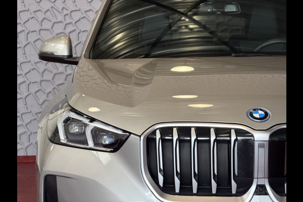 BMW X1 XDRIVE 25E M-SPORT LED PANO.SCHUIFDAK HEADUP ELEK.KLEP NAVI 360.CAM STOELVERW M-SHADOW LINE ELEK.STOEL ZWARTE.HEMEL 06/2025 PHEV PLUG IN HYBRID AWD 4X4 4WD ✅ Top Auto's. Al 30 Jaar uw Bmw Specialist in ,  BMW M / M Sport / PHEV / HEV / Hybrid / Mhev / 25e / 30e / xDrive25e // xDrive30e / sDrive18i / sDrive20i / sDrive23i ✅