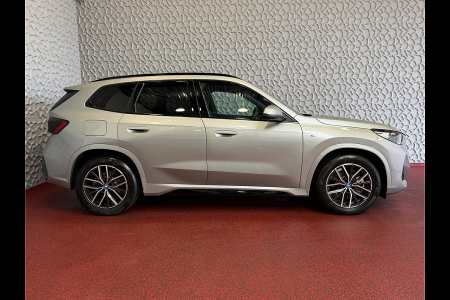 BMW X1 XDRIVE 25E M-SPORT LED PANO.SCHUIFDAK HEADUP ELEK.KLEP NAVI 360.CAM STOELVERW M-SHADOW LINE ELEK.STOEL ZWARTE.HEMEL 06/2025 PHEV PLUG IN HYBRID AWD 4X4 4WD ✅ Top Auto's. Al 30 Jaar uw Bmw Specialist in ,  BMW M / M Sport / PHEV / HEV / Hybrid / Mhev / 25e / 30e / xDrive25e // xDrive30e / sDrive18i / sDrive20i / sDrive23i ✅