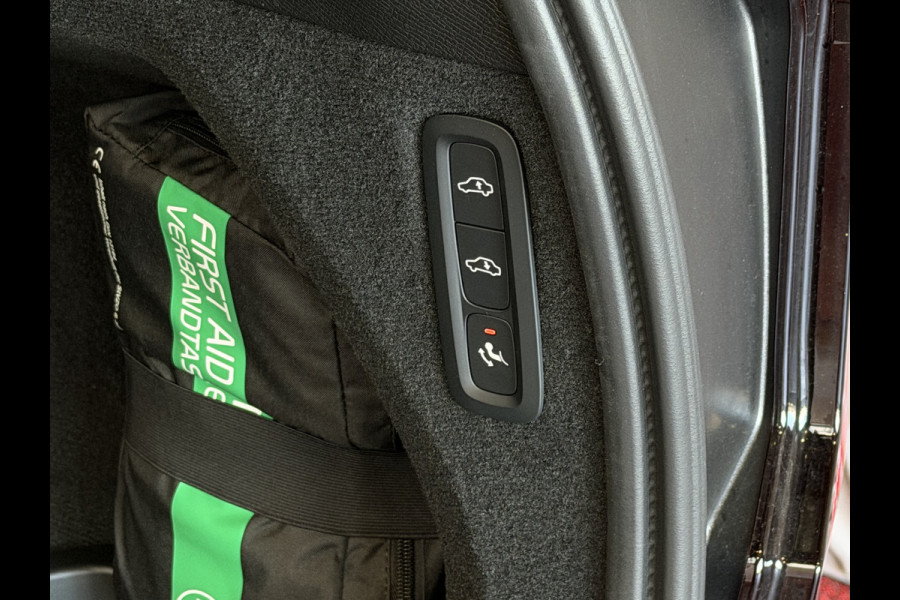 Volvo XC90 2.0 T8 456 PK PHEV AWD 7P BLACK EDITION PLUS LUCHTVERING SCHUIFDAK STOEL/STUUR.VERW ELEK.TREKHAAK HARMAN KARDON PANORAMA STANDKACHEL HEADUP ✅ Top Auto's Wijchen ,  Altijd een Ruim aanbod van Volvo's i  BUSINESS / CORE / BRIGHT / DARK / ULTRA DARK / PLUS DARK / BLACK EDITION  / ESSENTIAL / T6 / T8 ✅