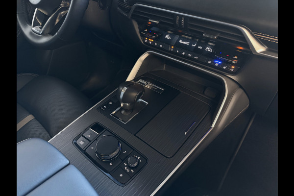 Mazda CX-60 2.5 e-SkyActiv PHEV HOMURA ELEK.STOEL PANO SCHUIFDAK STOEL/STUUR.VERW/VENTILATIE HEADUP AWD 4X4 4WD ✅ Top Auto's Wijchen. Al 30 Jaar verkoop van Mazda , Alle Modellen PHEV / HEV / BENZINE✅