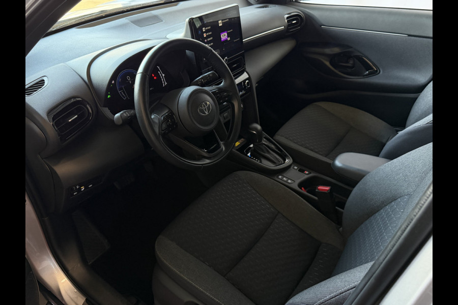 Toyota Yaris Cross 1.5 HYBRID DYNAMIC STOEL/STUUR VERW. 17''LMV P.SENSOR V+A KEYLESS CAMERA LED ZWARTE HEMEL MODEL 2025 ✅ Top Auto's Wijchen , Al 30 Jaar verkoop van Toyota , Type's Launch / Executive / Dynamic / First Edition / Business / Zowel Phev / Hev / Benzine / met fabrieksgarantie ✅