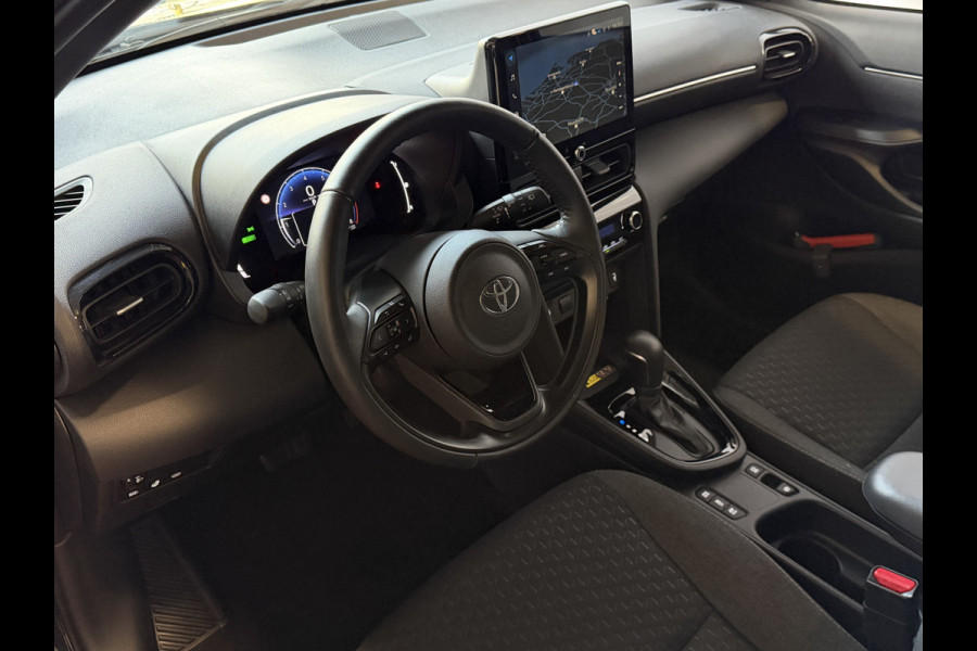 Toyota Yaris Cross 1.5 HYBRID DYNAMIC STOEL/STUUR VERW. 17''LMV P.SENSOR V+A KEYLESS CAMERA LED ZWARTE HEMEL MODEL 2025 ✅ Top Auto's Wijchen , Al 30 Jaar verkoop van Toyota , Type's Launch / Executive / Dynamic / First Edition / Business / Zowel Phev / Hev / Benzine / met fabrieksgarantie ✅
