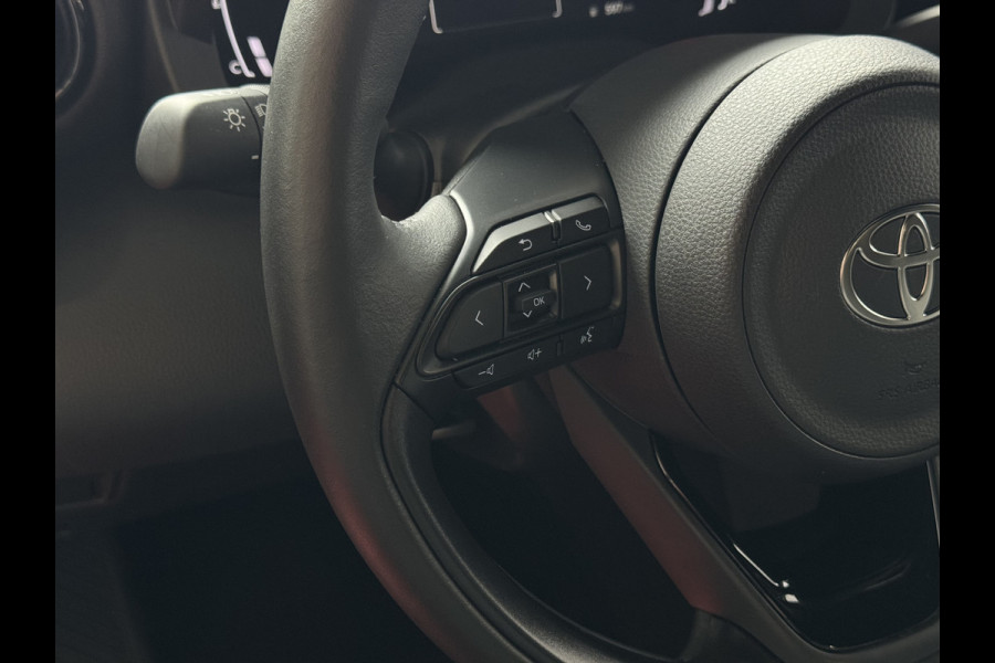 Toyota Yaris Cross 1.5 HYBRID DYNAMIC STOEL/STUUR VERW. 17''LMV P.SENSOR V+A KEYLESS CAMERA LED ZWARTE HEMEL MODEL 2025 ✅ Top Auto's Wijchen , Al 30 Jaar verkoop van Toyota , Type's Launch / Executive / Dynamic / First Edition / Business / Zowel Phev / Hev / Benzine / met fabrieksgarantie ✅