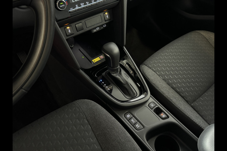 Toyota Yaris Cross 1.5 HYBRID DYNAMIC STOEL/STUUR VERW. 17''LMV P.SENSOR V+A KEYLESS CAMERA LED ZWARTE HEMEL MODEL 2025 ✅ Top Auto's Wijchen , Al 30 Jaar verkoop van Toyota , Type's Launch / Executive / Dynamic / First Edition / Business / Zowel Phev / Hev / Benzine / met fabrieksgarantie ✅