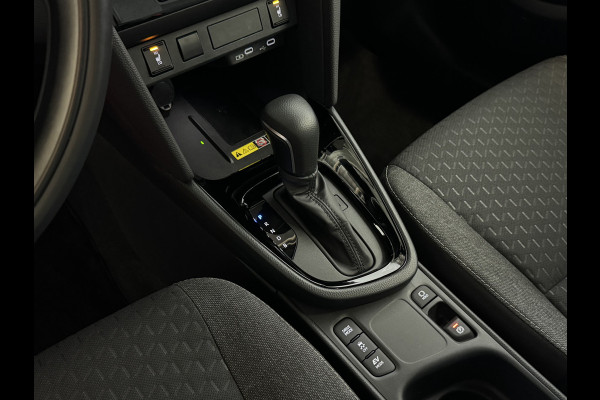 Toyota Yaris Cross 1.5 HYBRID DYNAMIC STOEL/STUUR VERW. 17''LMV P.SENSOR V+A KEYLESS CAMERA LED ZWARTE HEMEL MODEL 2025 ✅ Top Auto's Wijchen , Al 30 Jaar verkoop van Toyota , Type's Launch / Executive / Dynamic / First Edition / Business / Zowel Phev / Hev / Benzine / met fabrieksgarantie ✅