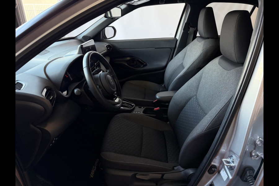 Toyota Yaris Cross 1.5 HYBRID DYNAMIC STOEL/STUUR VERW. 17''LMV P.SENSOR V+A KEYLESS CAMERA LED ZWARTE HEMEL MODEL 2025 ✅ Top Auto's Wijchen , Al 30 Jaar verkoop van Toyota , Type's Launch / Executive / Dynamic / First Edition / Business / Zowel Phev / Hev / Benzine / met fabrieksgarantie ✅