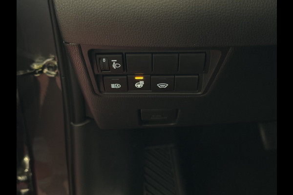 Toyota Yaris Cross 1.5 HYBRID DYNAMIC STOEL/STUUR VERW. 17''LMV P.SENSOR V+A KEYLESS CAMERA LED ZWARTE HEMEL MODEL 2025 ✅ Top Auto's Wijchen , Al 30 Jaar verkoop van Toyota , Type's Launch / Executive / Dynamic / First Edition / Business / Zowel Phev / Hev / Benzine / met fabrieksgarantie ✅