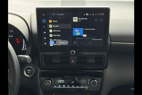 Toyota Yaris Cross 1.5 HYBRID DYNAMIC STOEL/STUUR VERW. 17''LMV P.SENSOR V+A KEYLESS CAMERA LED ZWARTE HEMEL MODEL 2025 ✅ Top Auto's Wijchen , Al 30 Jaar verkoop van Toyota , Type's Launch / Executive / Dynamic / First Edition / Business / Zowel Phev / Hev / Benzine / met fabrieksgarantie ✅