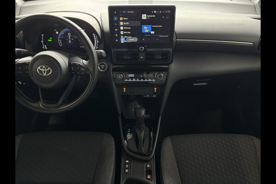 Toyota Yaris Cross 1.5 HYBRID DYNAMIC STOEL/STUUR VERW. 17''LMV P.SENSOR V+A KEYLESS CAMERA LED ZWARTE HEMEL MODEL 2025 ✅ Top Auto's Wijchen , Al 30 Jaar verkoop van Toyota , Type's Launch / Executive / Dynamic / First Edition / Business / Zowel Phev / Hev / Benzine / met fabrieksgarantie ✅