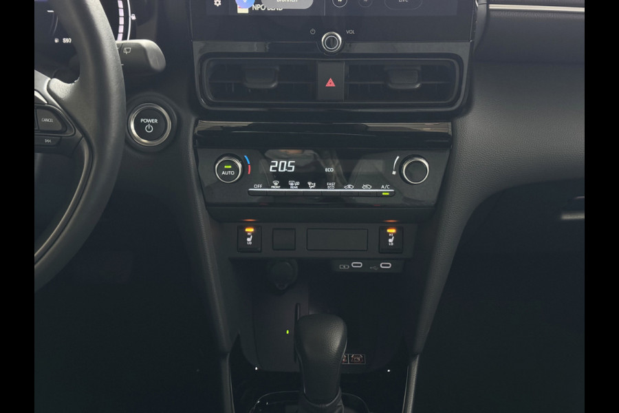 Toyota Yaris Cross 1.5 HYBRID DYNAMIC STOEL/STUUR VERW. 17''LMV P.SENSOR V+A KEYLESS CAMERA LED ZWARTE HEMEL MODEL 2025 ✅ Top Auto's Wijchen , Al 30 Jaar verkoop van Toyota , Type's Launch / Executive / Dynamic / First Edition / Business / Zowel Phev / Hev / Benzine / met fabrieksgarantie ✅