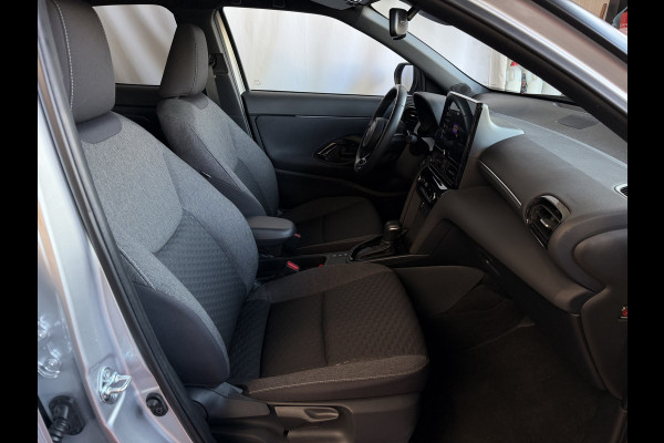 Toyota Yaris Cross 1.5 HYBRID DYNAMIC STOEL/STUUR VERW. 17''LMV P.SENSOR V+A KEYLESS CAMERA LED ZWARTE HEMEL MODEL 2025 ✅ Top Auto's Wijchen , Al 30 Jaar verkoop van Toyota , Type's Launch / Executive / Dynamic / First Edition / Business / Zowel Phev / Hev / Benzine / met fabrieksgarantie ✅