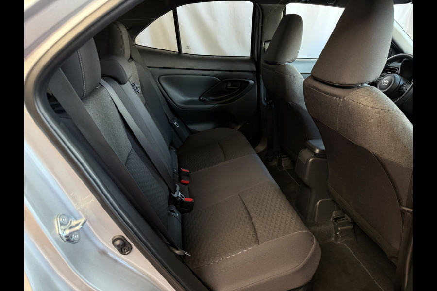 Toyota Yaris Cross 1.5 HYBRID DYNAMIC STOEL/STUUR VERW. 17''LMV P.SENSOR V+A KEYLESS CAMERA LED ZWARTE HEMEL MODEL 2025 ✅ Top Auto's Wijchen , Al 30 Jaar verkoop van Toyota , Type's Launch / Executive / Dynamic / First Edition / Business / Zowel Phev / Hev / Benzine / met fabrieksgarantie ✅