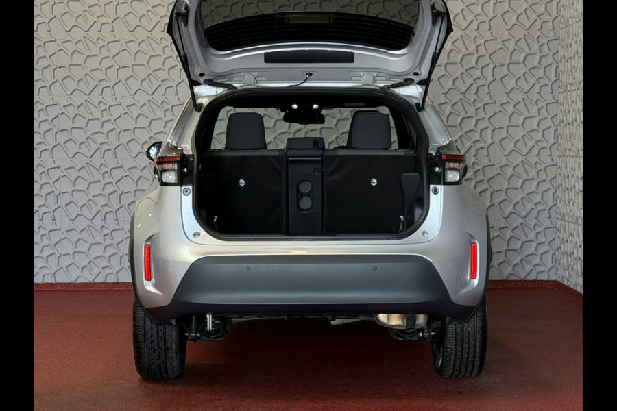 Toyota Yaris Cross 1.5 HYBRID DYNAMIC STOEL/STUUR VERW. 17''LMV P.SENSOR V+A KEYLESS CAMERA LED ZWARTE HEMEL MODEL 2025 ✅ Top Auto's Wijchen , Al 30 Jaar verkoop van Toyota , Type's Launch / Executive / Dynamic / First Edition / Business / Zowel Phev / Hev / Benzine / met fabrieksgarantie ✅