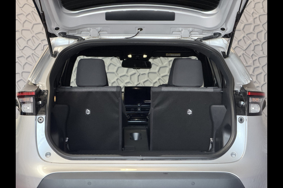 Toyota Yaris Cross 1.5 HYBRID DYNAMIC STOEL/STUUR VERW. 17''LMV P.SENSOR V+A KEYLESS CAMERA LED ZWARTE HEMEL MODEL 2025 ✅ Top Auto's Wijchen , Al 30 Jaar verkoop van Toyota , Type's Launch / Executive / Dynamic / First Edition / Business / Zowel Phev / Hev / Benzine / met fabrieksgarantie ✅