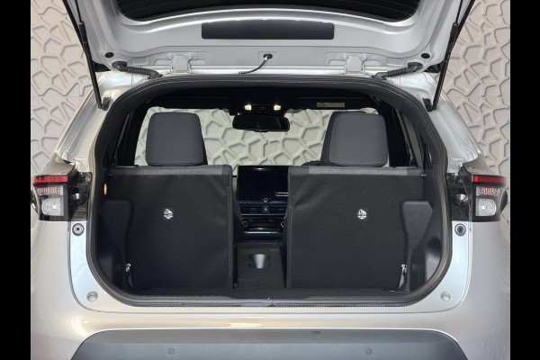 Toyota Yaris Cross 1.5 HYBRID DYNAMIC STOEL/STUUR VERW. 17''LMV P.SENSOR V+A KEYLESS CAMERA LED ZWARTE HEMEL MODEL 2025 ✅ Top Auto's Wijchen , Al 30 Jaar verkoop van Toyota , Type's Launch / Executive / Dynamic / First Edition / Business / Zowel Phev / Hev / Benzine / met fabrieksgarantie ✅