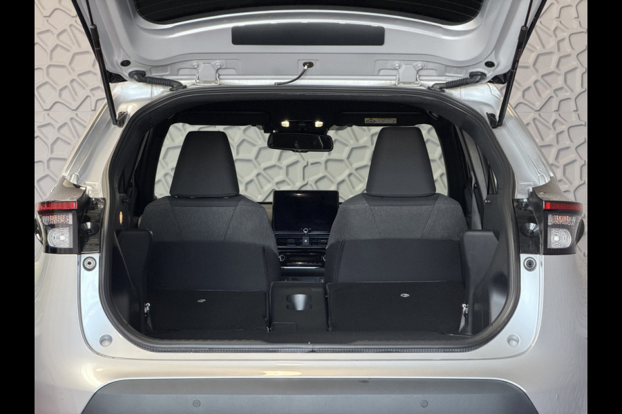 Toyota Yaris Cross 1.5 HYBRID DYNAMIC STOEL/STUUR VERW. 17''LMV P.SENSOR V+A KEYLESS CAMERA LED ZWARTE HEMEL MODEL 2025 ✅ Top Auto's Wijchen , Al 30 Jaar verkoop van Toyota , Type's Launch / Executive / Dynamic / First Edition / Business / Zowel Phev / Hev / Benzine / met fabrieksgarantie ✅