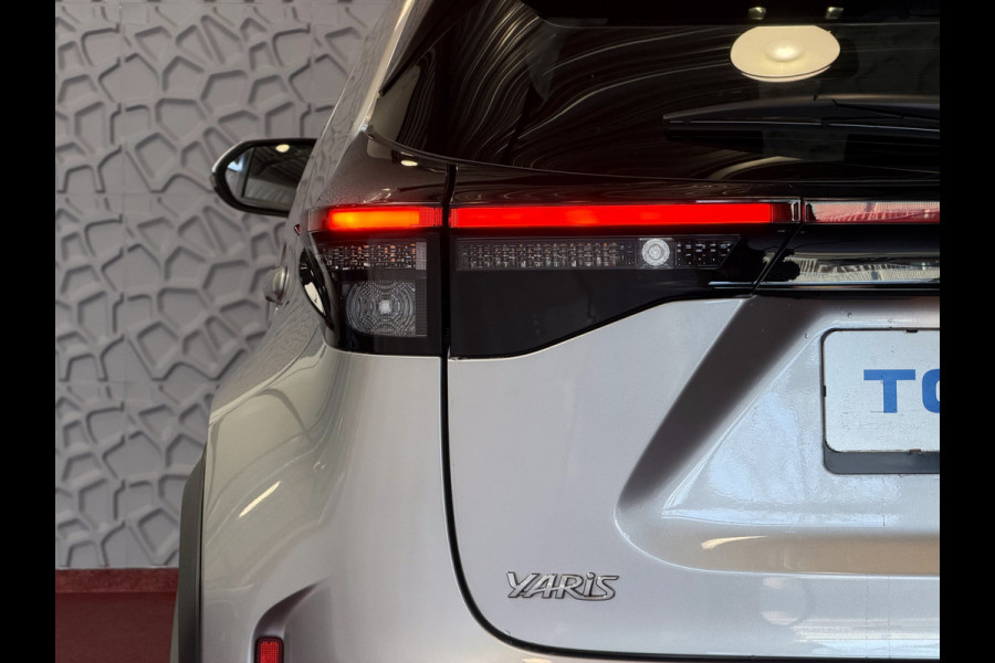 Toyota Yaris Cross 1.5 HYBRID DYNAMIC STOEL/STUUR VERW. 17''LMV P.SENSOR V+A KEYLESS CAMERA LED ZWARTE HEMEL MODEL 2025 ✅ Top Auto's Wijchen , Al 30 Jaar verkoop van Toyota , Type's Launch / Executive / Dynamic / First Edition / Business / Zowel Phev / Hev / Benzine / met fabrieksgarantie ✅