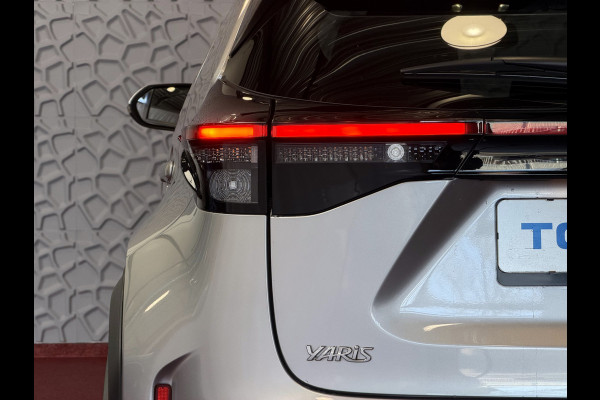 Toyota Yaris Cross 1.5 HYBRID DYNAMIC STOEL/STUUR VERW. 17''LMV P.SENSOR V+A KEYLESS CAMERA LED ZWARTE HEMEL MODEL 2025 ✅ Top Auto's Wijchen , Al 30 Jaar verkoop van Toyota , Type's Launch / Executive / Dynamic / First Edition / Business / Zowel Phev / Hev / Benzine / met fabrieksgarantie ✅