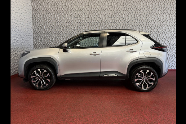 Toyota Yaris Cross 1.5 HYBRID DYNAMIC STOEL/STUUR VERW. 17''LMV P.SENSOR V+A KEYLESS CAMERA LED ZWARTE HEMEL MODEL 2025 ✅ Top Auto's Wijchen , Al 30 Jaar verkoop van Toyota , Type's Launch / Executive / Dynamic / First Edition / Business / Zowel Phev / Hev / Benzine / met fabrieksgarantie ✅