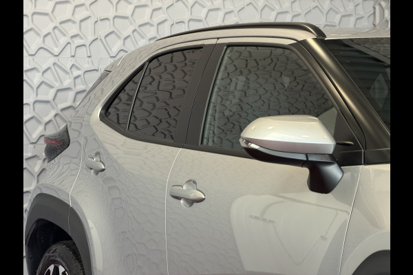 Toyota Yaris Cross 1.5 HYBRID DYNAMIC STOEL/STUUR VERW. 17''LMV P.SENSOR V+A KEYLESS CAMERA LED ZWARTE HEMEL MODEL 2025 ✅ Top Auto's Wijchen , Al 30 Jaar verkoop van Toyota , Type's Launch / Executive / Dynamic / First Edition / Business / Zowel Phev / Hev / Benzine / met fabrieksgarantie ✅