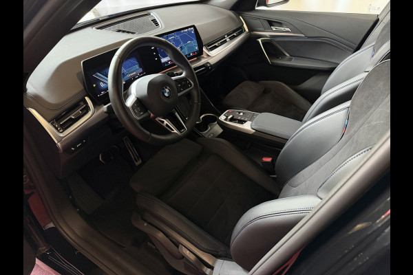 BMW X1 SDRIVE M-SPORT BIJNA NIEUW 6.863KM ! SHADOW LINE NAVI LED ELEK.KLEP CRUISE LEER/ALCANTARA CAMERA M-SPORT INTERIEUR / EXTERIEUR ✅ Top Auto's. Al 30 Jaar uw Bmw Specialist in ,  BMW M / M Sport / PHEV / HEV / Hybrid / Mhev / 25e / 30e / xDrive25e // xDrive30e / sDrive18i / sDrive20i / sDrive23i ✅
