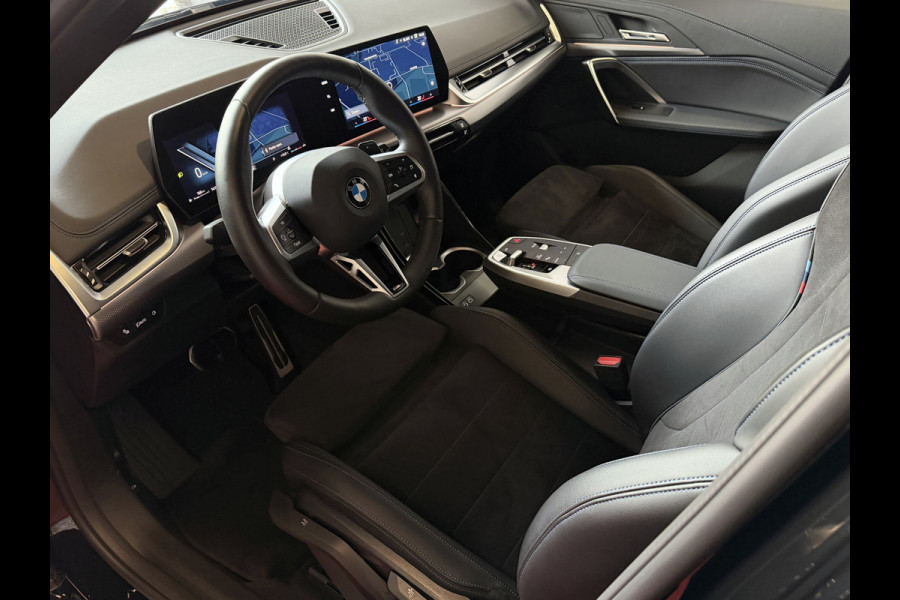 BMW X1 SDRIVE M-SPORT BIJNA NIEUW 6.863KM ! SHADOW LINE NAVI LED ELEK.KLEP CRUISE LEER/ALCANTARA CAMERA M-SPORT INTERIEUR / EXTERIEUR ✅ Top Auto's. Al 30 Jaar uw Bmw Specialist in ,  BMW M / M Sport / PHEV / HEV / Hybrid / Mhev / 25e / 30e / xDrive25e // xDrive30e / sDrive18i / sDrive20i / sDrive23i ✅