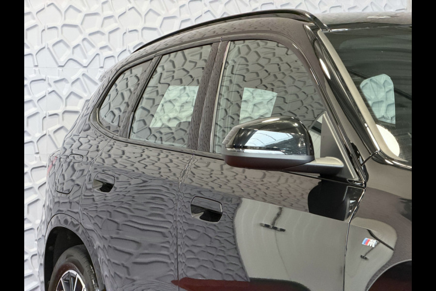 BMW X1 SDRIVE M-SPORT BIJNA NIEUW 6.863KM ! SHADOW LINE NAVI LED ELEK.KLEP CRUISE LEER/ALCANTARA CAMERA M-SPORT INTERIEUR / EXTERIEUR ✅ Top Auto's. Al 30 Jaar uw Bmw Specialist in ,  BMW M / M Sport / PHEV / HEV / Hybrid / Mhev / 25e / 30e / xDrive25e // xDrive30e / sDrive18i / sDrive20i / sDrive23i ✅