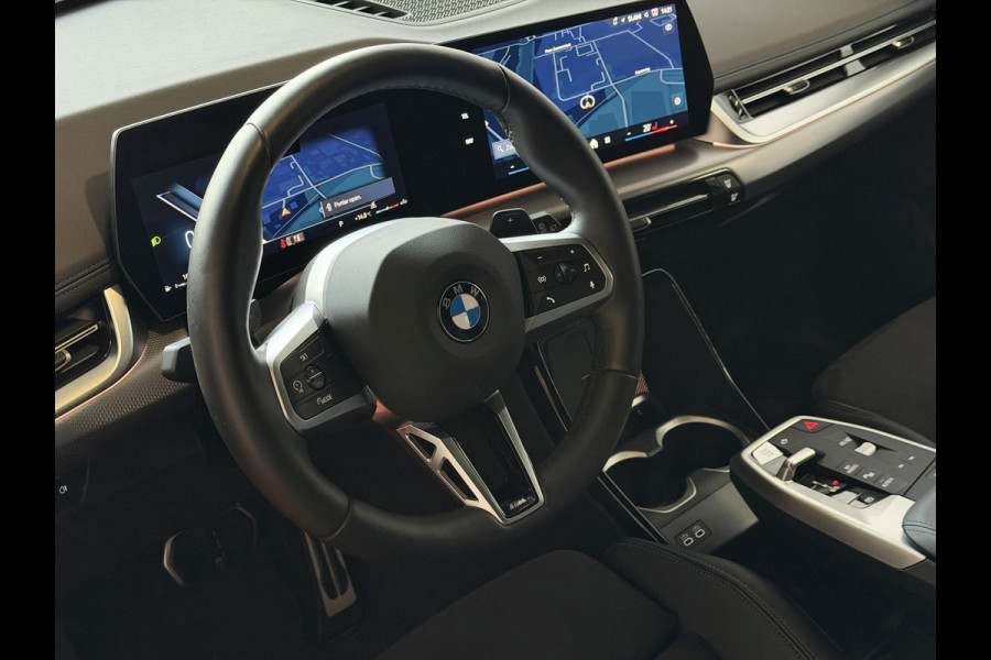 BMW X1 SDRIVE M-SPORT BIJNA NIEUW 6.863KM ! SHADOW LINE NAVI LED ELEK.KLEP CRUISE LEER/ALCANTARA CAMERA M-SPORT INTERIEUR / EXTERIEUR ✅ Top Auto's. Al 30 Jaar uw Bmw Specialist in ,  BMW M / M Sport / PHEV / HEV / Hybrid / Mhev / 25e / 30e / xDrive25e // xDrive30e / sDrive18i / sDrive20i / sDrive23i ✅