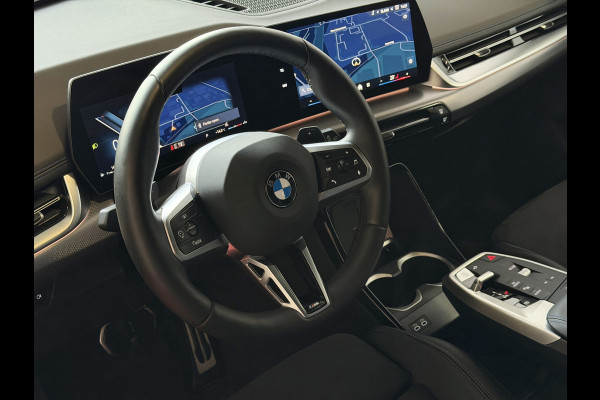 BMW X1 SDRIVE M-SPORT BIJNA NIEUW 6.863KM ! SHADOW LINE NAVI LED ELEK.KLEP CRUISE LEER/ALCANTARA CAMERA M-SPORT INTERIEUR / EXTERIEUR ✅ Top Auto's. Al 30 Jaar uw Bmw Specialist in ,  BMW M / M Sport / PHEV / HEV / Hybrid / Mhev / 25e / 30e / xDrive25e // xDrive30e / sDrive18i / sDrive20i / sDrive23i ✅