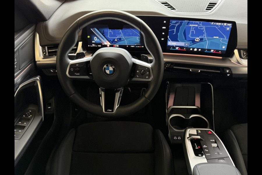 BMW X1 SDRIVE M-SPORT BIJNA NIEUW 6.863KM ! SHADOW LINE NAVI LED ELEK.KLEP CRUISE LEER/ALCANTARA CAMERA M-SPORT INTERIEUR / EXTERIEUR ✅ Top Auto's. Al 30 Jaar uw Bmw Specialist in ,  BMW M / M Sport / PHEV / HEV / Hybrid / Mhev / 25e / 30e / xDrive25e // xDrive30e / sDrive18i / sDrive20i / sDrive23i ✅