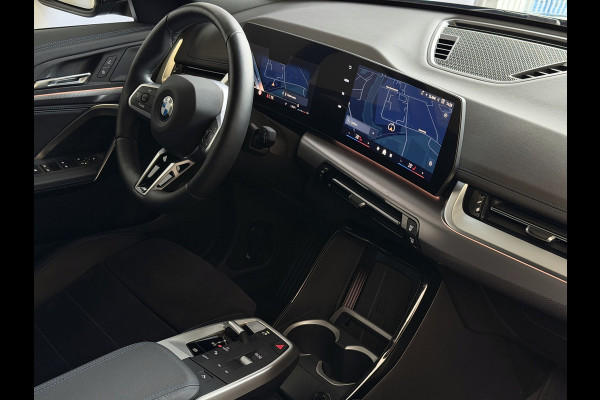 BMW X1 SDRIVE M-SPORT BIJNA NIEUW 6.863KM ! SHADOW LINE NAVI LED ELEK.KLEP CRUISE LEER/ALCANTARA CAMERA M-SPORT INTERIEUR / EXTERIEUR ✅ Top Auto's. Al 30 Jaar uw Bmw Specialist in ,  BMW M / M Sport / PHEV / HEV / Hybrid / Mhev / 25e / 30e / xDrive25e // xDrive30e / sDrive18i / sDrive20i / sDrive23i ✅