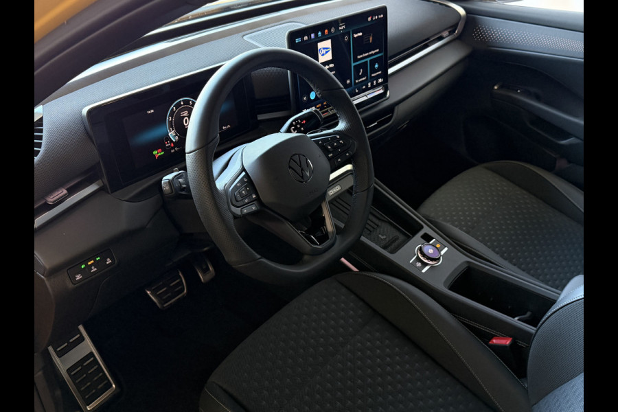 Volkswagen T-Roc 1.5 eTsi R-LINE EDITION BLACK STYLE 19''LMV IQ LED/GRIL/LOGO STOEL/STUUR.VERW ELEK.KLEP 2026