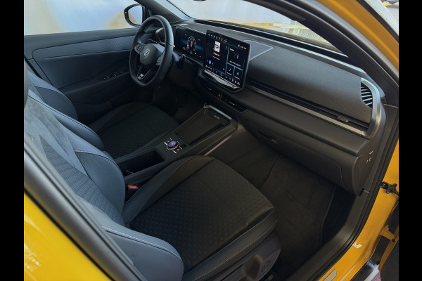 Volkswagen T-Roc 1.5 eTsi R-LINE EDITION BLACK STYLE 19''LMV IQ LED/GRIL/LOGO STOEL/STUUR.VERW ELEK.KLEP 2026