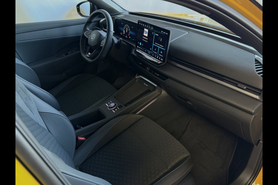 Volkswagen T-Roc 1.5 eTsi R-LINE EDITION BLACK STYLE 19''LMV IQ LED/GRIL/LOGO STOEL/STUUR.VERW ELEK.KLEP 2026