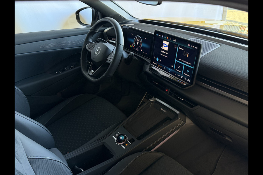 Volkswagen T-Roc 1.5 eTsi R-LINE EDITION BLACK STYLE 19''LMV IQ LED/GRIL/LOGO STOEL/STUUR.VERW ELEK.KLEP 2026