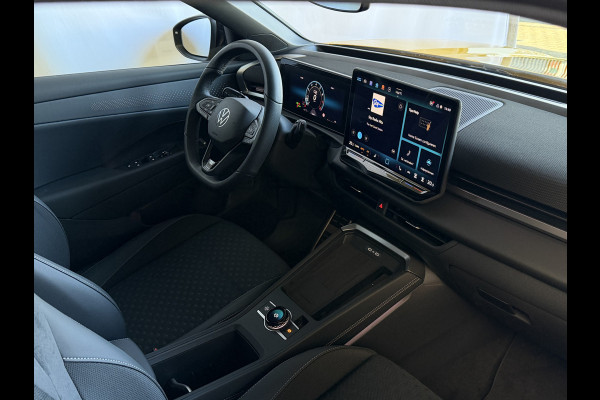 Volkswagen T-Roc 1.5 eTsi R-LINE EDITION BLACK STYLE 19''LMV IQ LED/GRIL/LOGO STOEL/STUUR.VERW ELEK.KLEP 2026