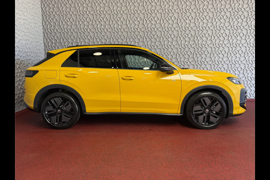 Volkswagen T-Roc 1.5 eTsi R-LINE EDITION BLACK STYLE 19''LMV IQ LED/GRIL/LOGO STOEL/STUUR.VERW ELEK.KLEP 2026