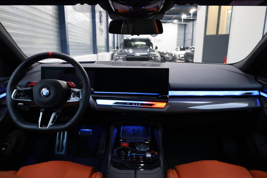 BMW 5 Serie Touring M5 727+PK BTW/AKRAPOVIC/CARBON M-PERFORMANCE/21" LMV/BOWERS & WILKINS/PANO/HUD/ACC/ECC/FABRIEKSGARANTIE!