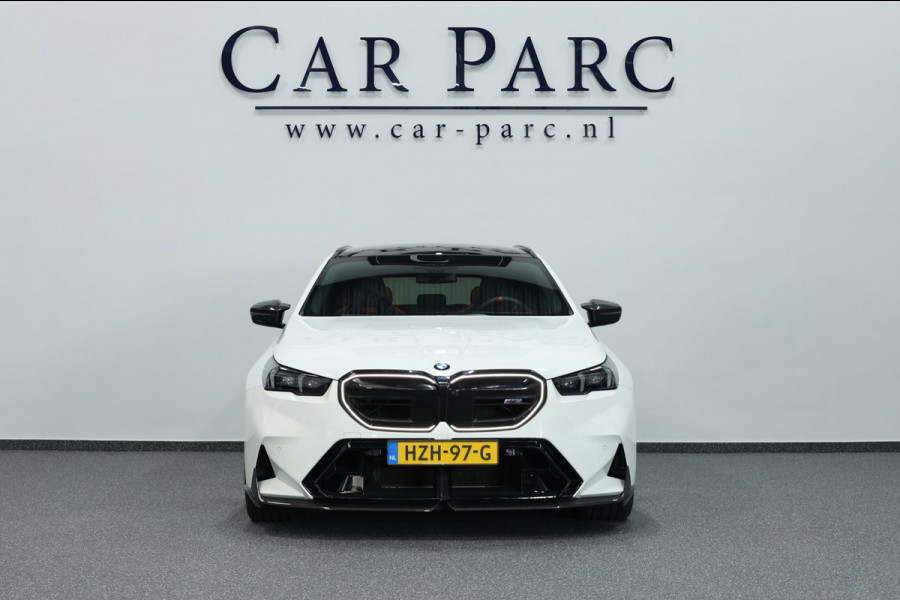 BMW 5 Serie Touring M5 727+PK BTW/AKRAPOVIC/CARBON M-PERFORMANCE/21" LMV/BOWERS & WILKINS/PANO/HUD/ACC/ECC/FABRIEKSGARANTIE!