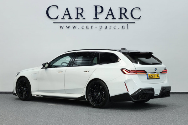 BMW 5 Serie Touring M5 727+PK BTW/AKRAPOVIC/CARBON M-PERFORMANCE/21" LMV/BOWERS & WILKINS/PANO/HUD/ACC/ECC/FABRIEKSGARANTIE!