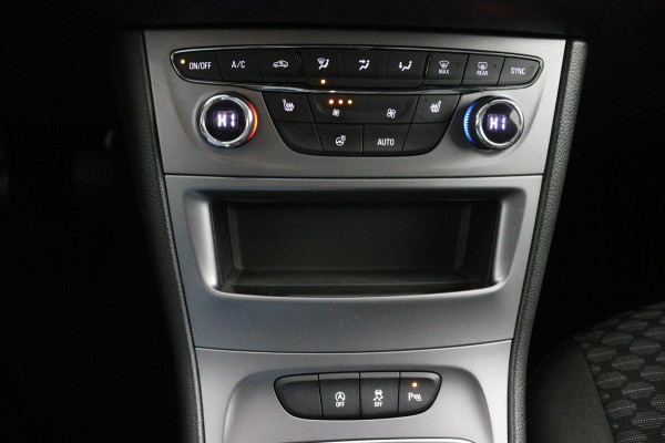 Opel Astra Sports Tourer 1.2 Bus. Edit.*CAMERA*ECC*CRUISE*NAVI*HAAK*PDC*