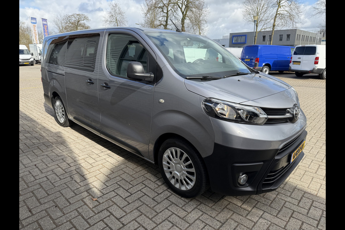 Toyota Proace Shuttle 2.0 D-4D automaat Navigator Medium L3H1 / 9 persoons / euro 6 diesel / bpm vrij / vaste prijs rijklaar € 19.950 incl btw / inclusief een nieuwe distributie riem / isofix !