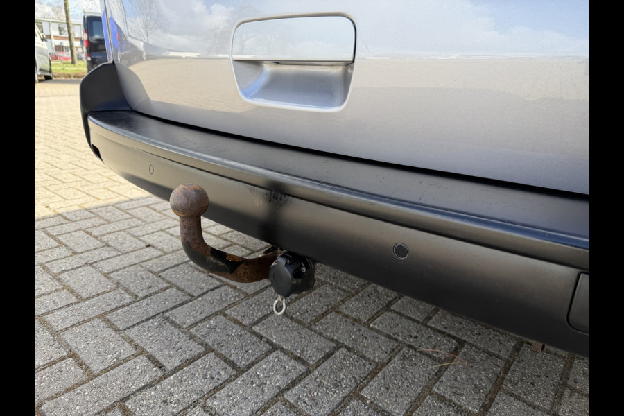 Toyota Proace Shuttle 2.0 D-4D automaat Navigator Medium L3H1 / 9 persoons / euro 6 diesel / bpm vrij / vaste prijs rijklaar € 19.950 incl btw / inclusief een nieuwe distributie riem / isofix !