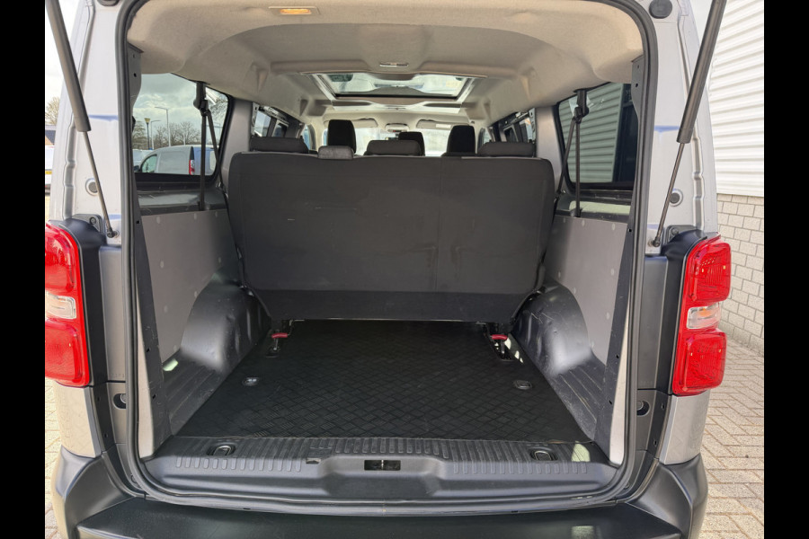 Toyota Proace Shuttle 2.0 D-4D automaat Navigator Medium L3H1 / 9 persoons / euro 6 diesel / bpm vrij / vaste prijs rijklaar € 19.950 incl btw / inclusief een nieuwe distributie riem / isofix !