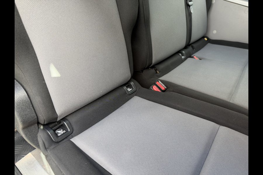 Toyota Proace Shuttle 2.0 D-4D automaat Navigator Medium L3H1 / 9 persoons / euro 6 diesel / bpm vrij / vaste prijs rijklaar € 19.950 incl btw / inclusief een nieuwe distributie riem / isofix !