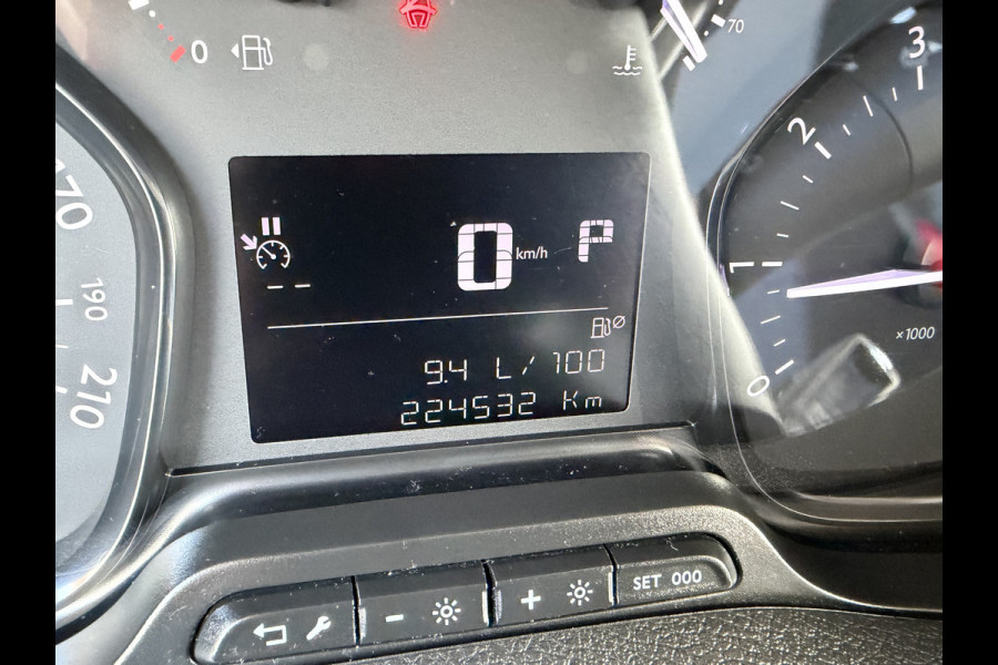 Toyota Proace Shuttle 2.0 D-4D automaat Navigator Medium L3H1 / 9 persoons / euro 6 diesel / bpm vrij / vaste prijs rijklaar € 19.950 incl btw / inclusief een nieuwe distributie riem / isofix !